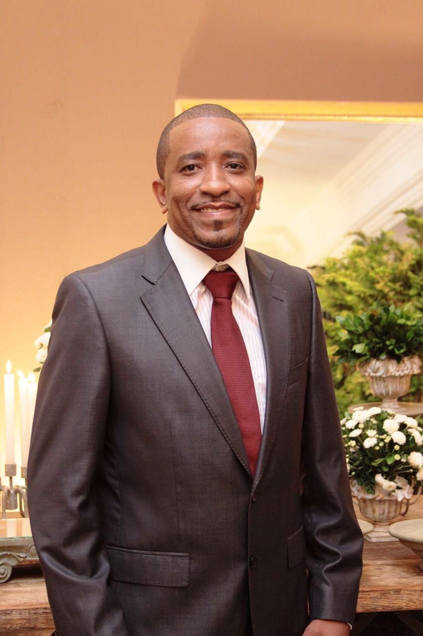 Dr. Ailton Zouk